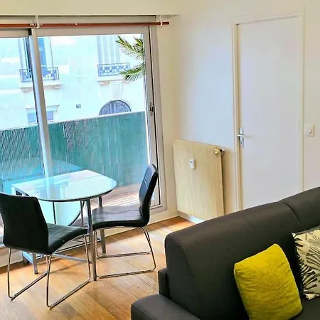Appartamento Apartment La Rose Et Le Reseda - Enjoy Space, The Terrace And The Eiffel Tower View *