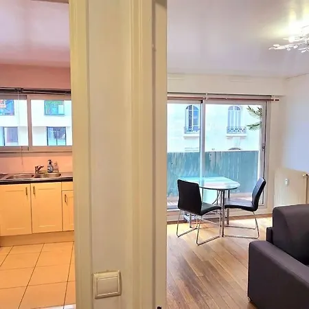 Appartamento Apartment La Rose Et Le Reseda - Enjoy Space, The Terrace And The Eiffel Tower View *