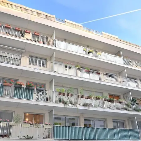 Appartamento Apartment La Rose Et Le Reseda - Enjoy Space, The Terrace And The Eiffel Tower View Parigi